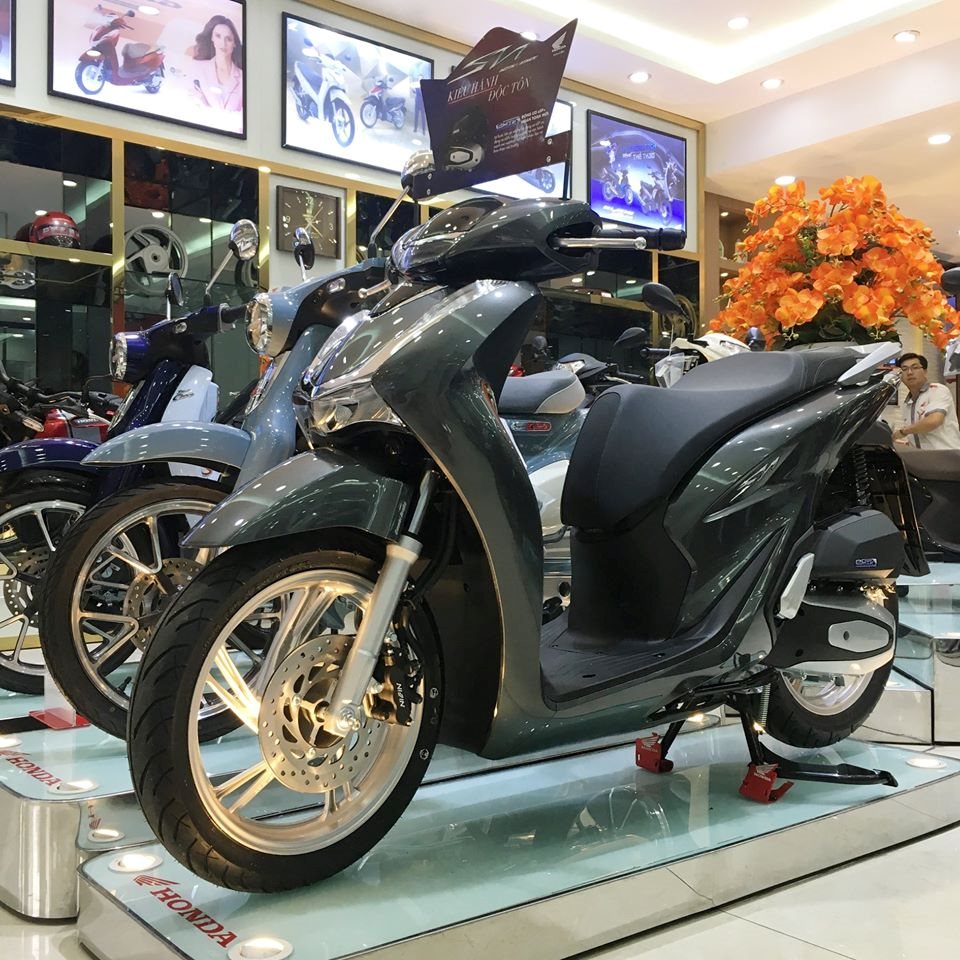 Giá xe Honda SH 2019 bất ngờ chạm mức kỷ lục, khách Việt đổ xô đến đại lý tìm mua