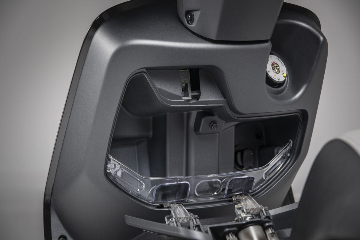  'Kình địch' của Honda SH ra mắt với mức giá 76 triệu: Thiết kế sắc nét không kém cạnh vua tay ga