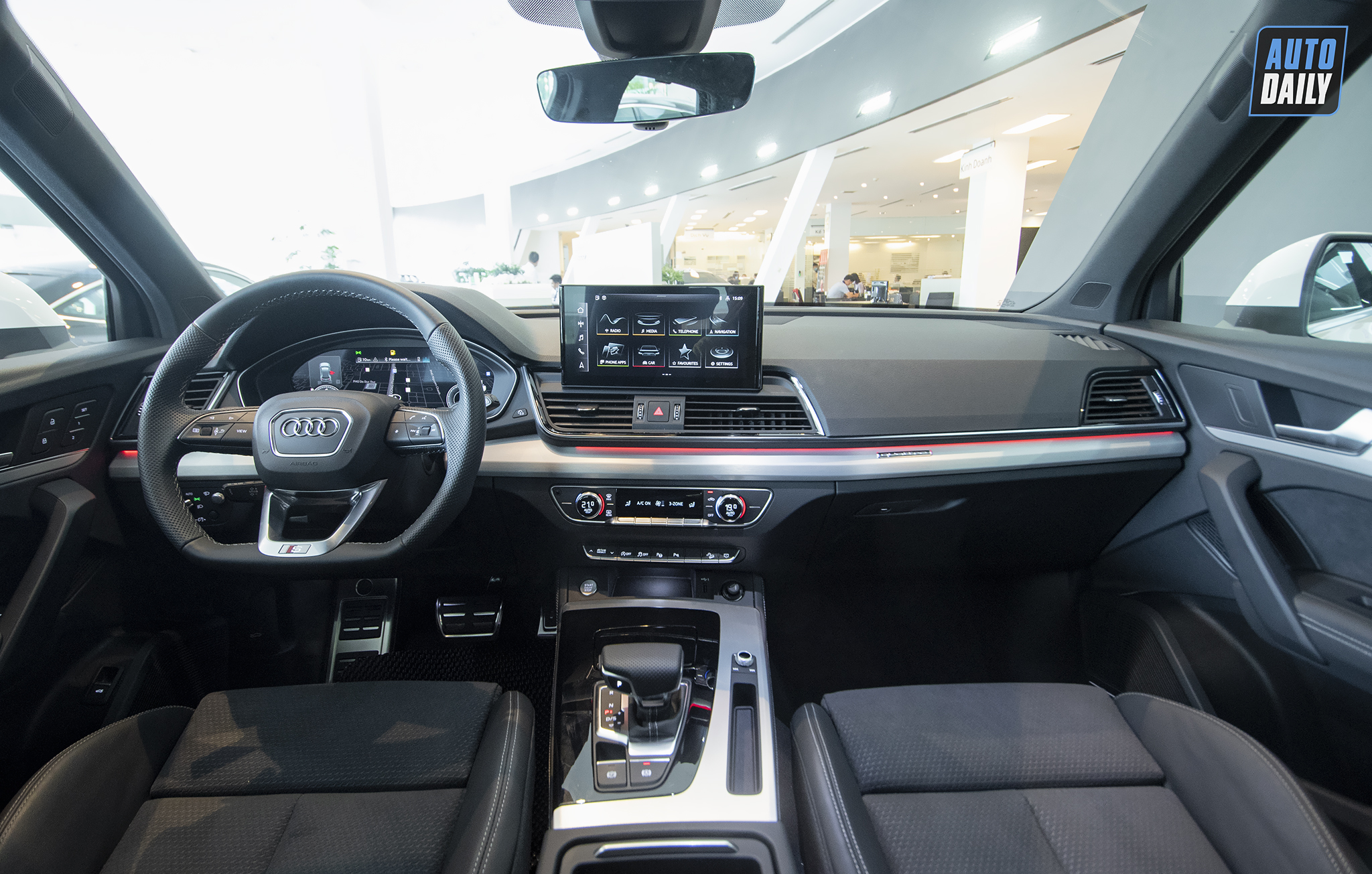 Audi Q5 2021 chính thức ra mắt khách Việt: Thiết kế và trang bị xứng tầm xe sang