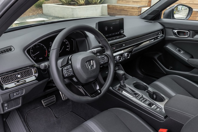 Honda Civic 2022 chính thức về đại lý với giá 498 triệu đồng: 'Lột xác' để thoát ế