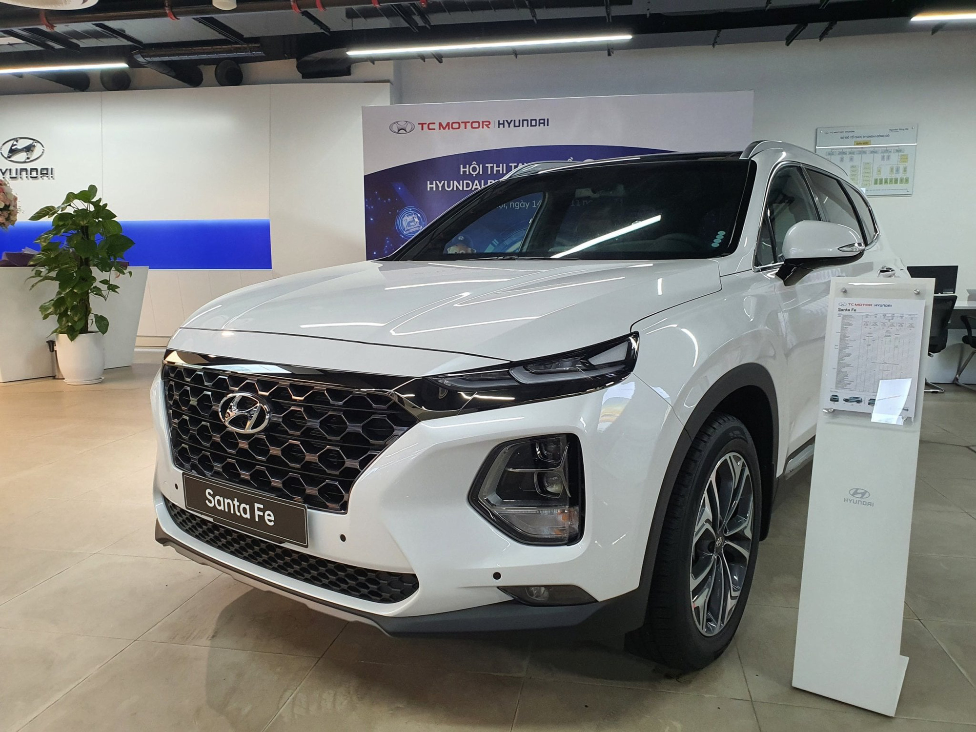 Hyundai SantaFe 2021 lần đầu được giảm giá lên tới 140 triệu đồng, bản cao cấp có giá rẻ bất ngờ