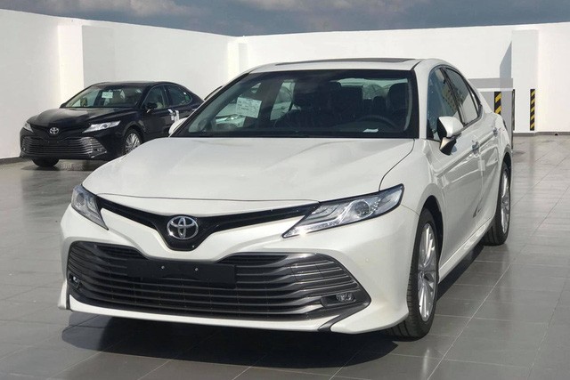 Toyota Camry ưu đãi, giảm giá hàng chục triệu đồng, mức giá mới tại đại lý gây bất ngờ