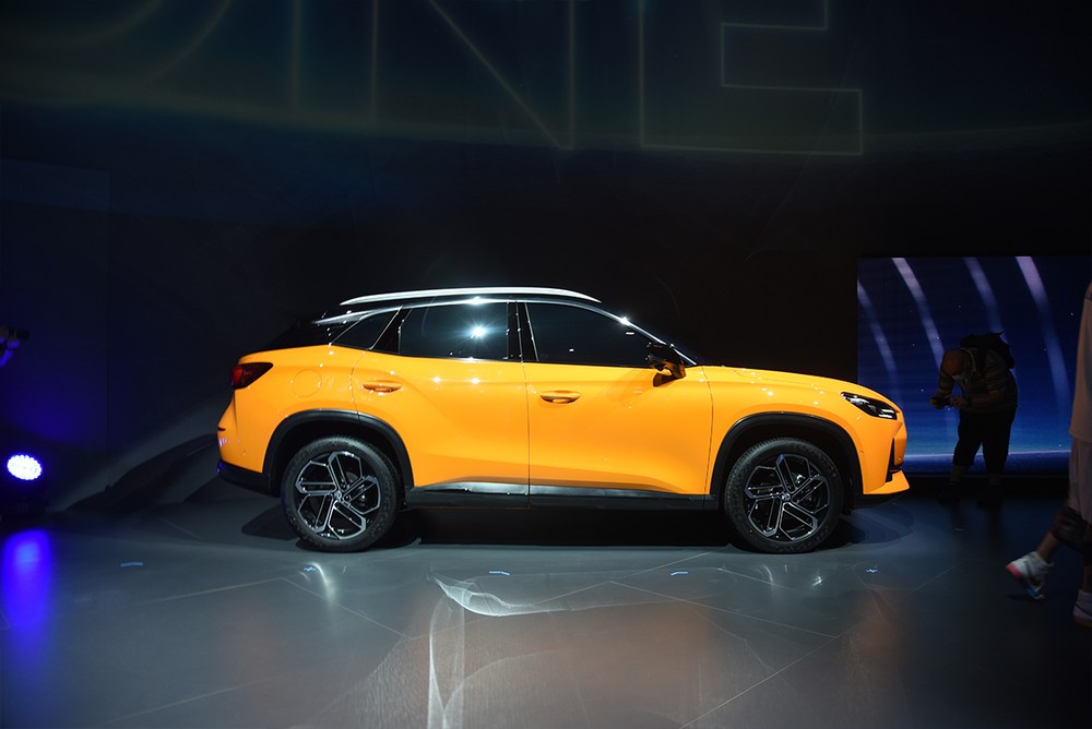 'Kẻ thế chân' Honda CR-V chính thức ra mắt, cận cảnh thiết kế đẹp khó cưỡng khiến dân tình phát sốt