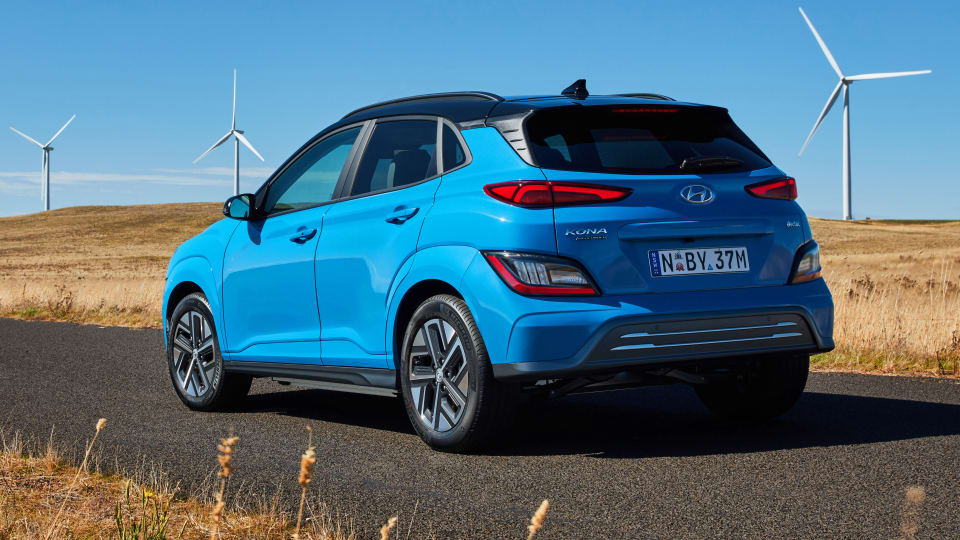 Hyundai Kona 2021 phi&ecirc;n bản mới ra mắt với mức gi&aacute; kh&oacute; tin, đẹp lấn &aacute;t Toyota Corolla Cross