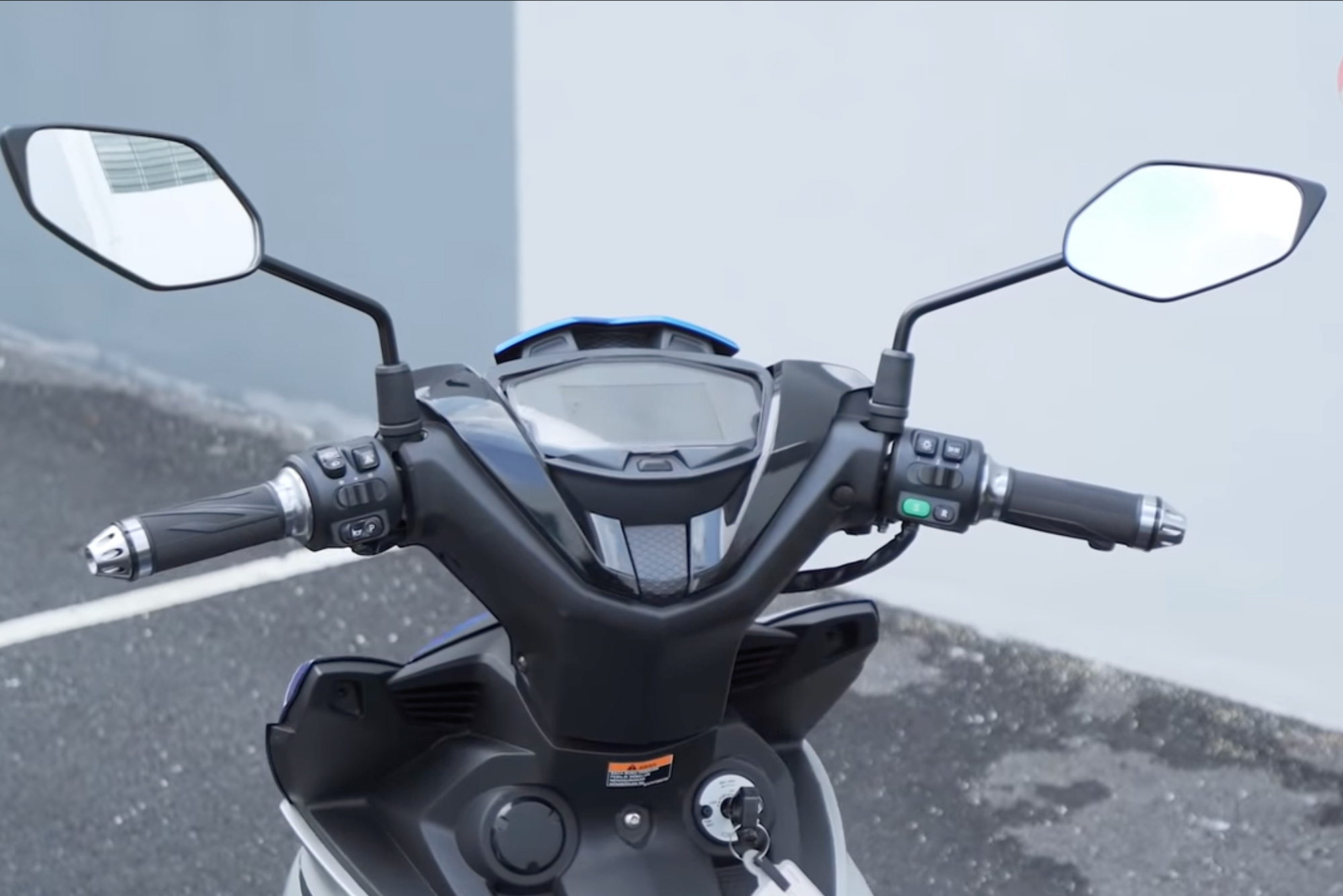 Yamaha Exciter bản chạy điện bất ngờ lộ diện khiến tín đồ côn tay phát cuồng