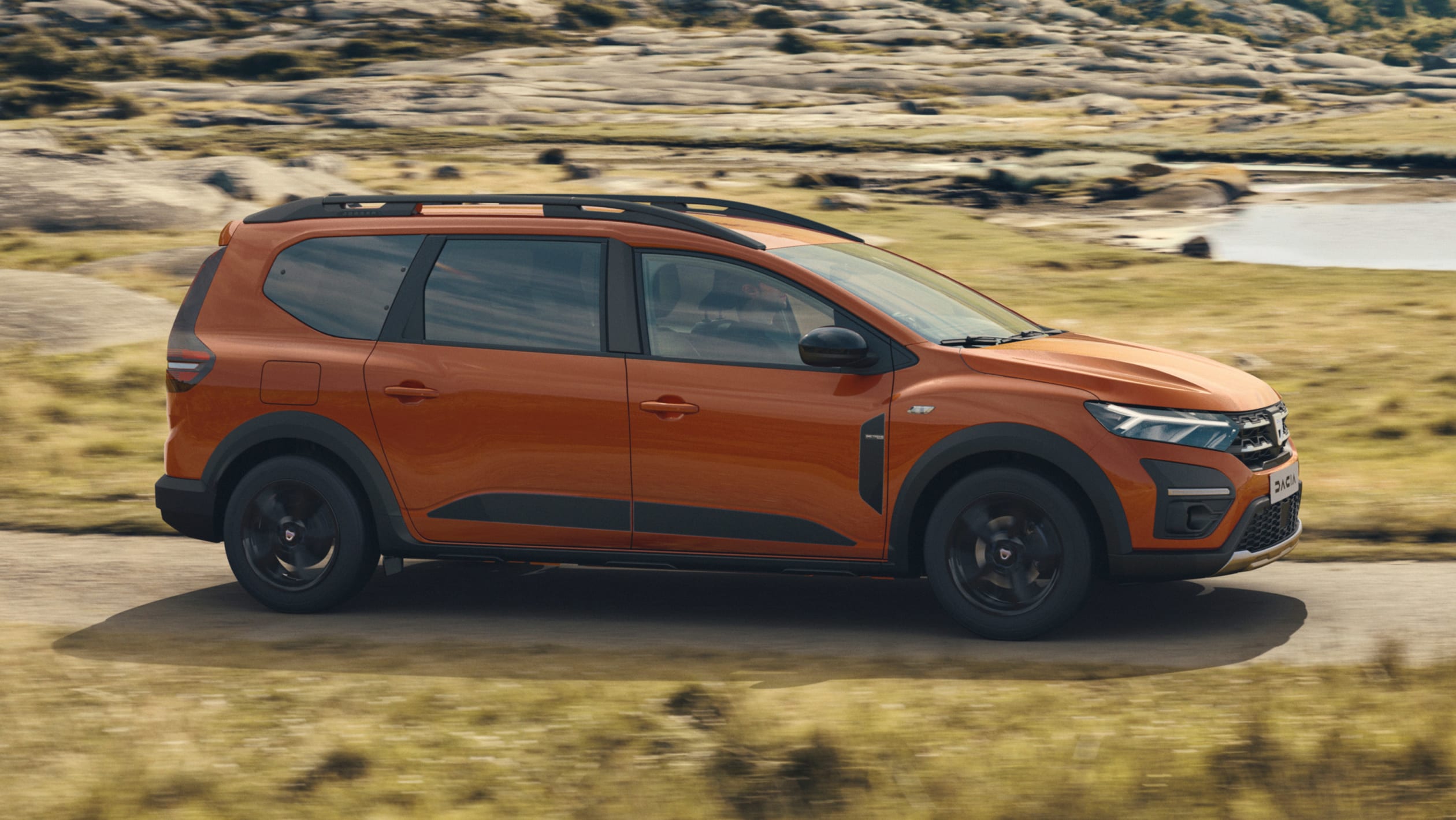 Mẫu MPV rẻ hơn Mitsubishi Xpander ra mắt: Giá chỉ 409 triệu đồng, trang bị ngập tràn