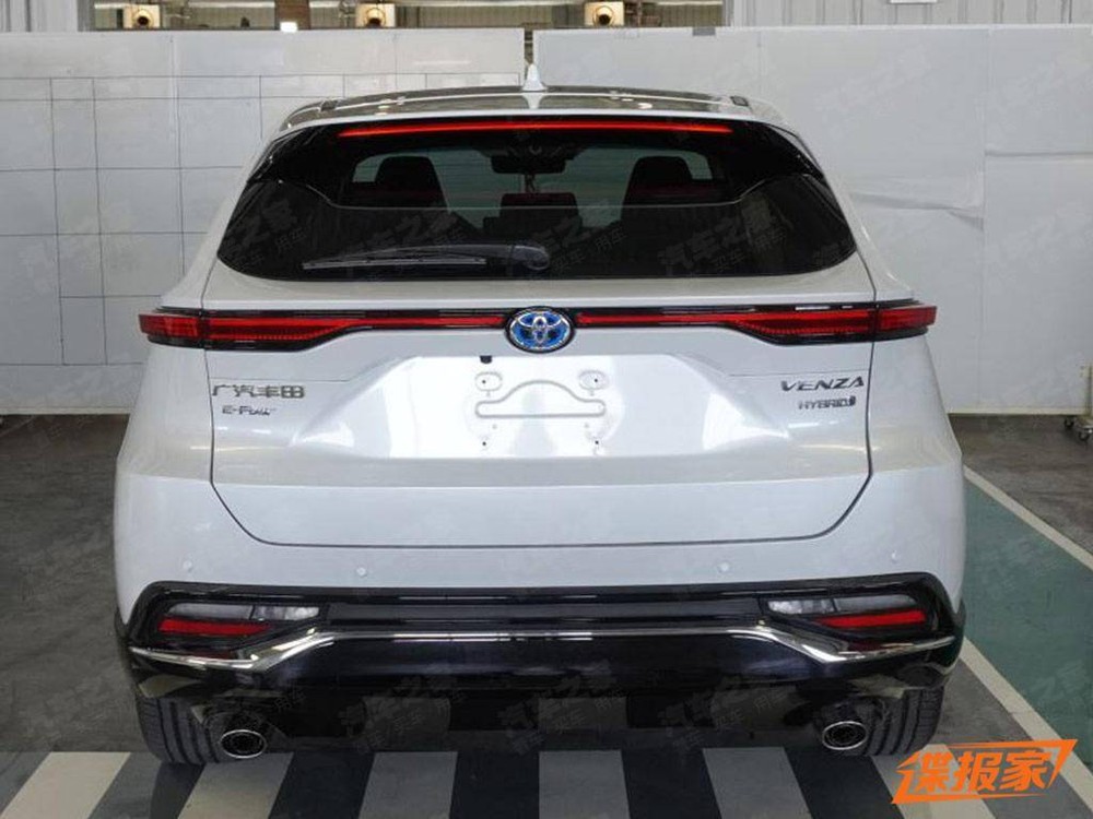 Đối thủ Hyundai SantaFe 2021 lộ diện tại đại lý, sắp ra mắt với giá dự kiến chỉ 774 triệu đồng
