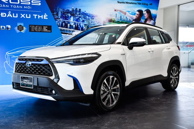 Toyota Corolla Cross 2022 bổ sung th&ecirc;m trang bị mới với gi&aacute; chỉ 586 triệu, 'l&agrave;m kh&oacute;' Kia Seltos