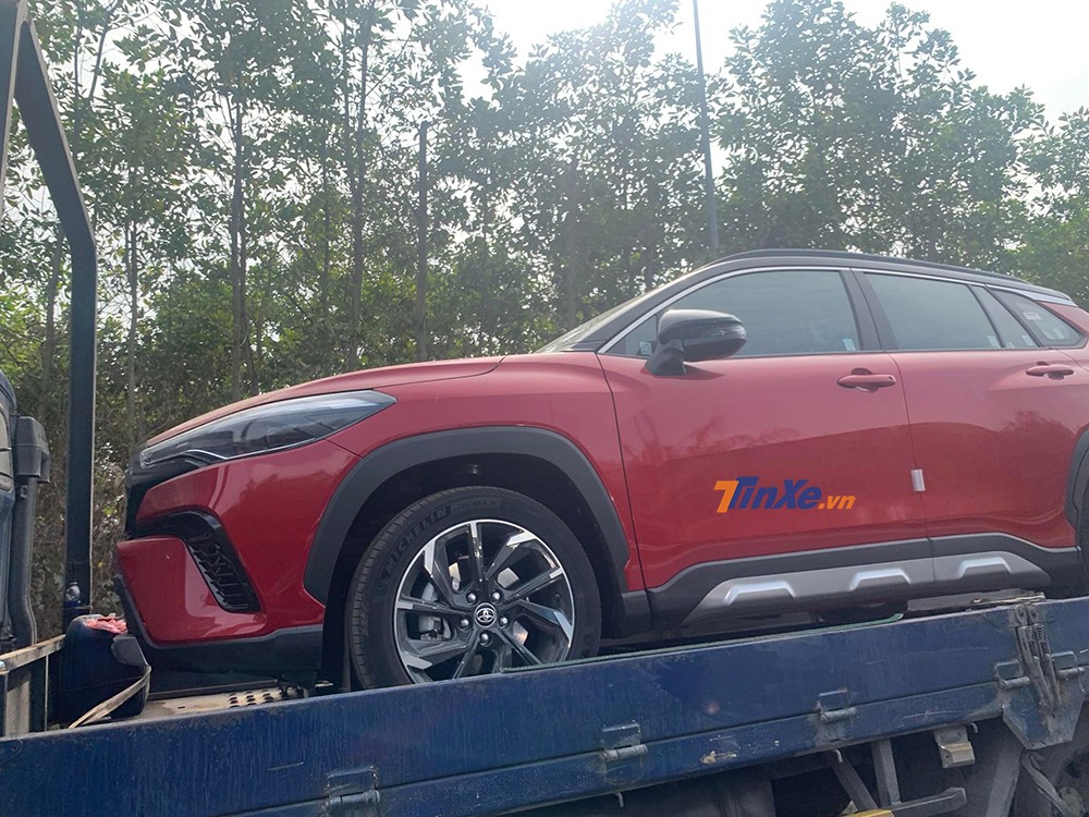 Toyota Corolla Cross 2022 bản thể thao bất ngờ về Việt Nam: Đẹp hơn, trang bị 'làm khó' Kia Seltos