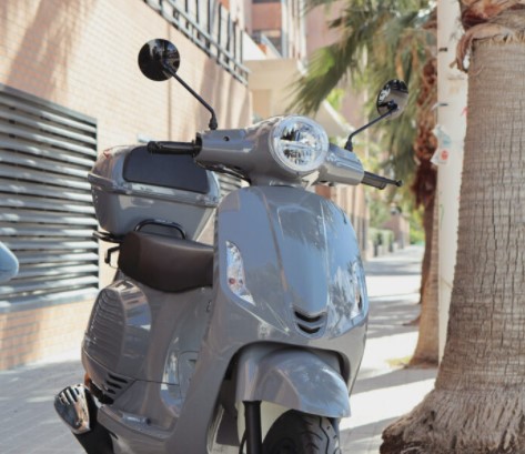 Honda SH Mode 2022 'đi&ecirc;u đứng' trước mẫu xe ga 48 triệu mới: Thiết kế đẹp m&ecirc; mẩn, trang bị ấn tượng