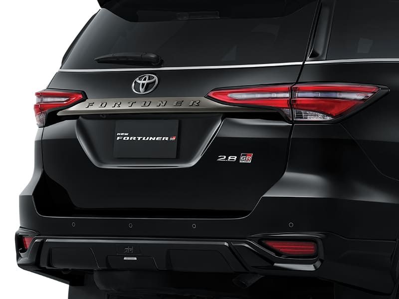 Toyota Fortuner 2022 bất ngờ có thêm phiên bản mới, giá bán khiến Hyundai SantaFe 'khóc thét' 