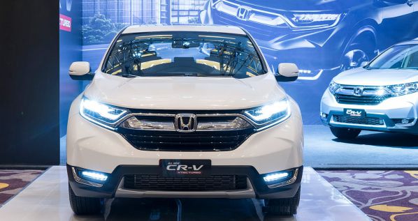 Honda CR-V 2022 nhận ưu đãi tới hơn 200 triệu đồng, giá lăn bánh hấp dẫn khiến Mazda CX-5 'lo ngại'