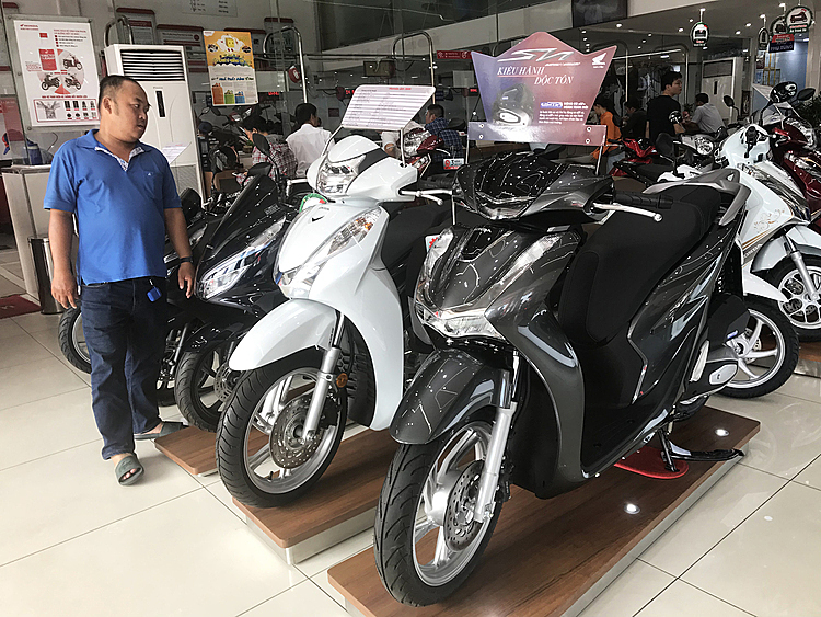Giá xe Honda SH 150i bất ngờ giảm tới 6 triệu, xuống mức thấp hiếm thấy khiến khách Việt ngỡ ngàng