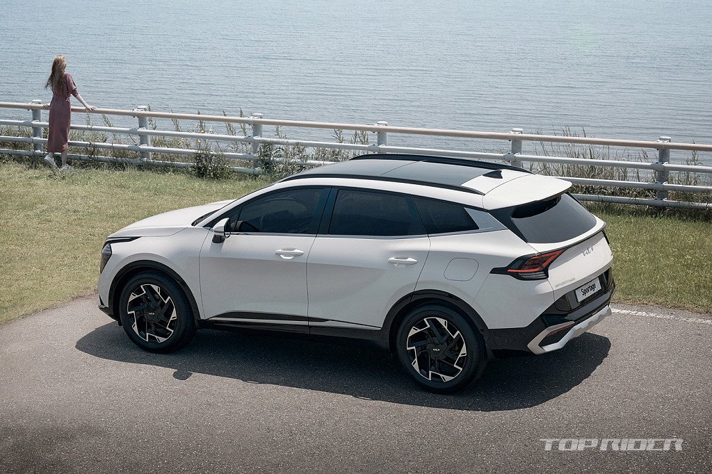 Đối thủ giá 482 triệu của Hyundai Tucson 2022 hé lộ phiên bản mới, trang bị 'cân' cả phân khúc