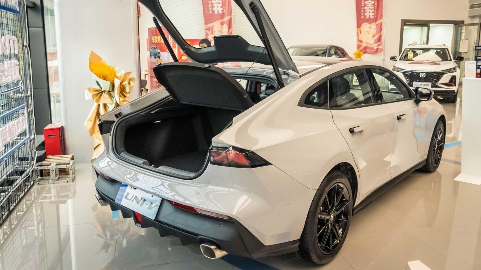 'Cơn ác mộng' của Kia K3 về đại lý với giá chỉ 422 triệu, ghi điểm với thiết kế thể thao, ấn tượng