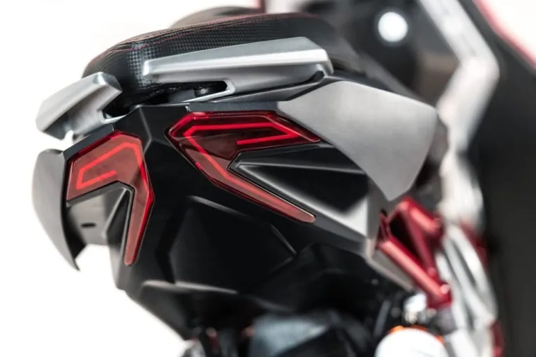 Cận cảnh mẫu xe ga đẹp lạ mới ra mắt, gi&aacute; b&aacute;n v&agrave; trang bị khiến Honda SH 150i phải 'd&egrave; chừng'