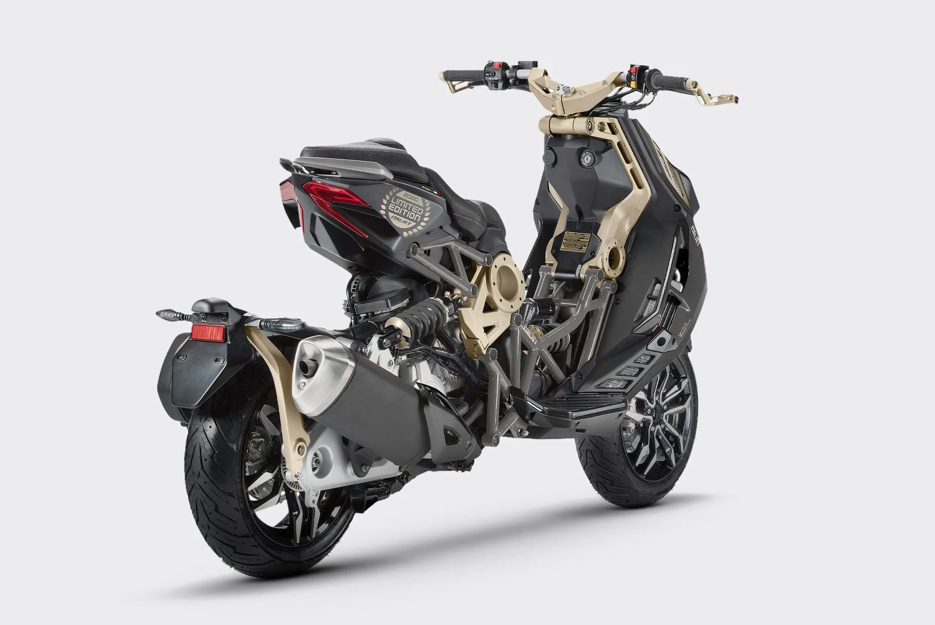 Cận cảnh mẫu xe ga đẹp lạ mới ra mắt, gi&aacute; b&aacute;n v&agrave; trang bị khiến Honda SH 150i phải 'd&egrave; chừng'