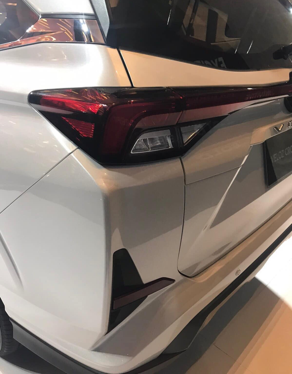 Cận cảnh Toyota Veloz Cross 2022 sắp ra mắt: Công nghệ ngập tràn, 'bỏ xa' Mitsubishi Xpander