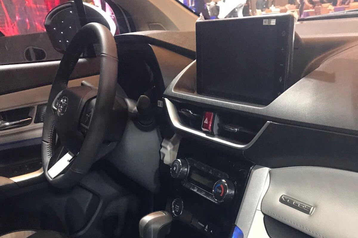 Cận cảnh Toyota Veloz Cross 2022 sắp ra mắt: Công nghệ ngập tràn, 'bỏ xa' Mitsubishi Xpander