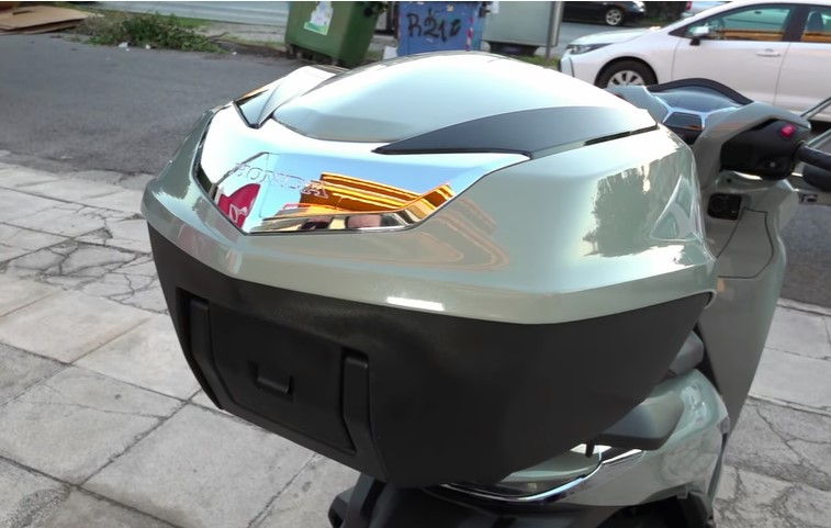 Honda SH 350i 2022 đẹp khó cưỡng với tùy chọn màu mới, cận cảnh diện mạo thực tế tại đại lý