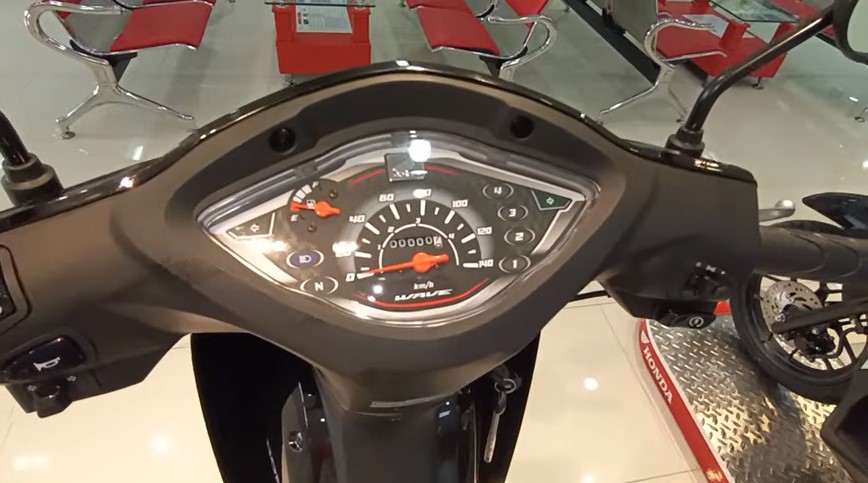 Mẫu xe số Honda gi&aacute; 23 triệu mới về đại l&yacute; đ&atilde; h&uacute;t kh&aacute;ch kh&ocirc;ng tưởng, đẹp hơn hẳn Honda Wave Alpha