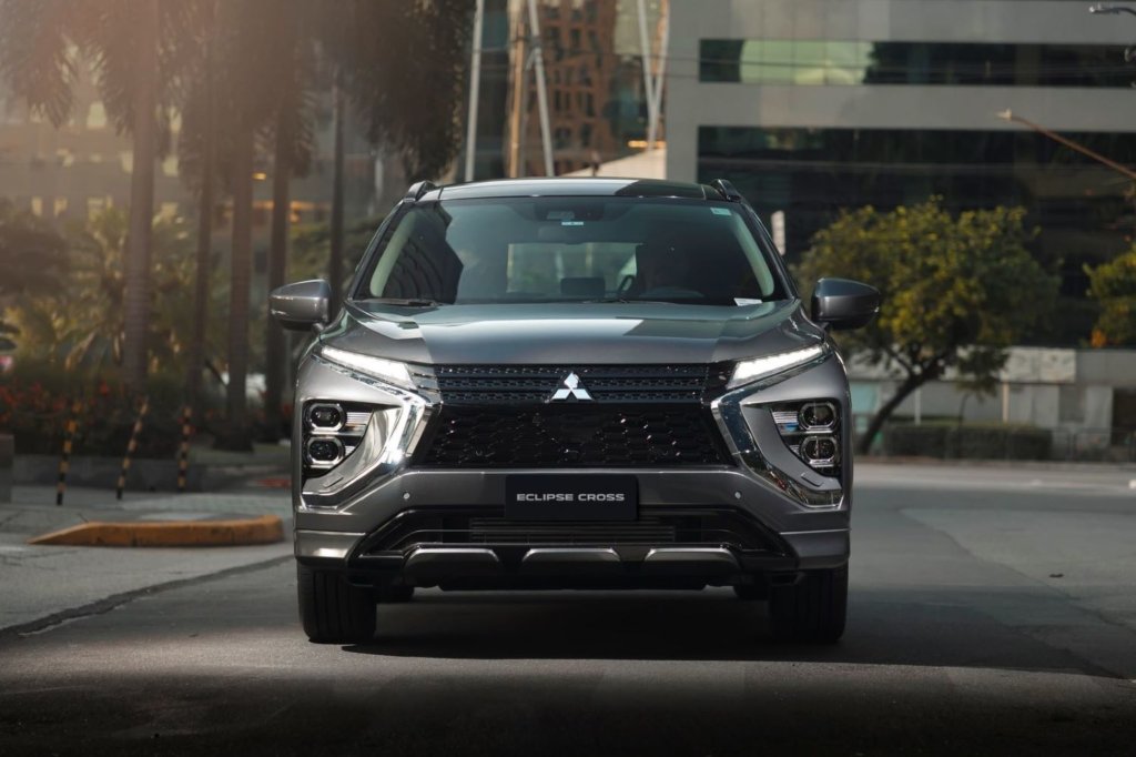 Mitsubishi Eclipse Cross 2023 bất ngờ ra mắt, về đại l&yacute; với mức gi&aacute; khiến Toyota Corolla 'ch&oacute;ng mặt'