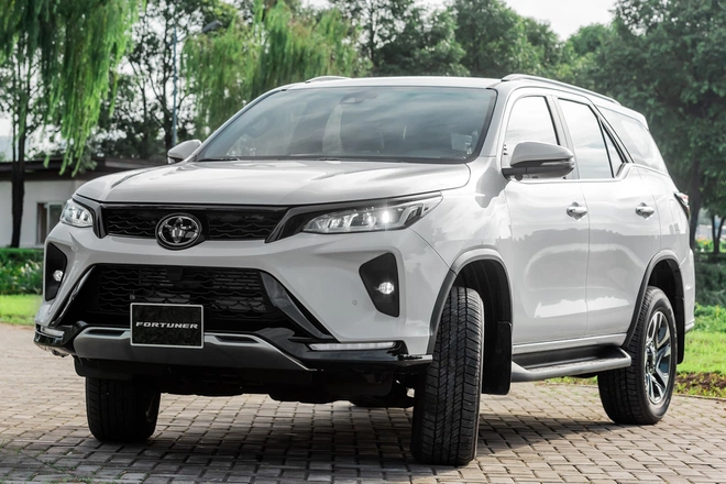 Toyota Fortuner 2022 chính thức ra mắt khách Việt: Thêm trang bị, đe dọa 'soán ngôi' Hyundai SantaFe