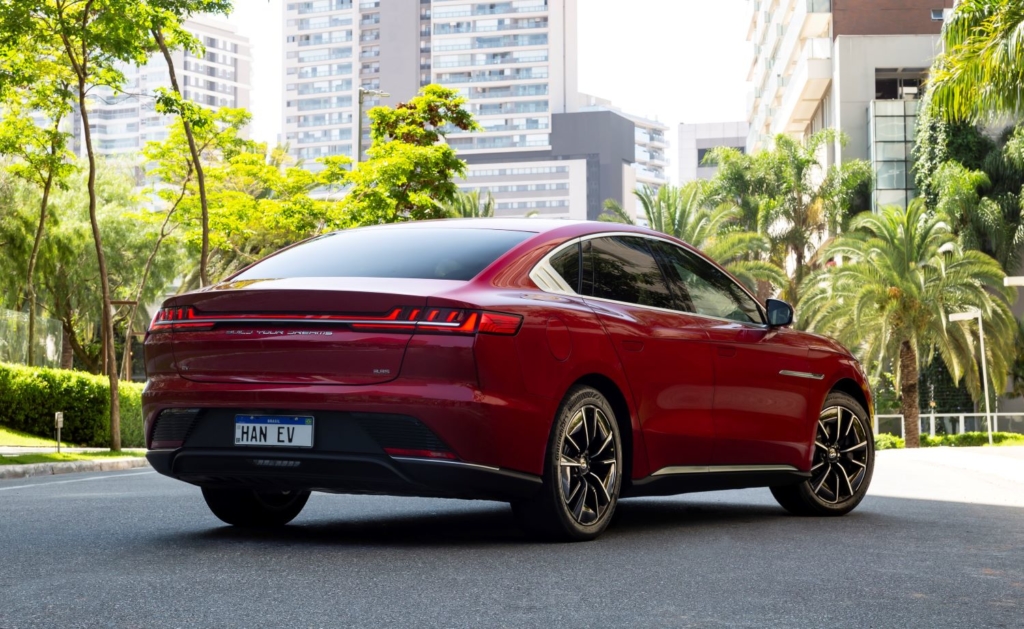 Mẫu xe có kích thước tương đương VinFast Lux A2.0 cháy hàng sau 1 tháng mở bán, trang bị gây sốt