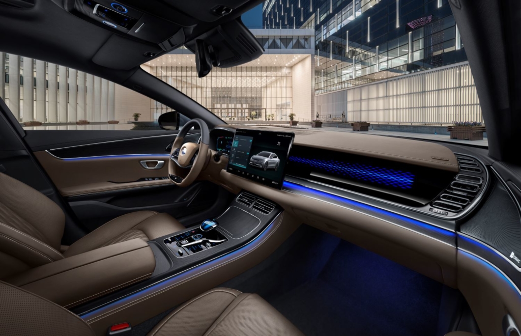 Mẫu xe có kích thước tương đương VinFast Lux A2.0 cháy hàng sau 1 tháng mở bán, trang bị gây sốt