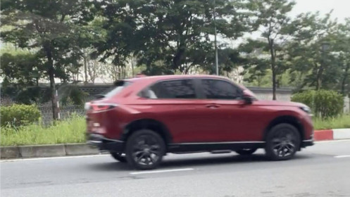 Honda HR-V 2022 bất ngờ lộ diện trên đường phố Việt: Thiết kế lột xác, bỏ xa Toyota Corolla Cross
