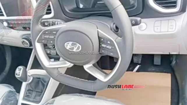 'Đàn em' Hyundai Grand i10 bất ngờ lộ diện tại đại lý trước ngày ra mắt, giá dự kiến chỉ 358 triệu