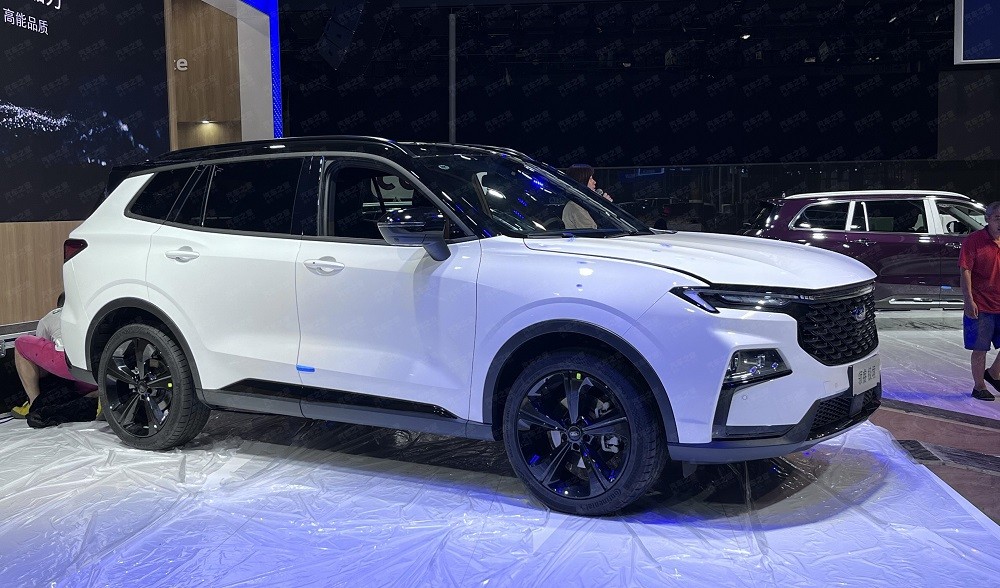Mẫu SUV cỡ C giá 489 triệu sắp mở bán tại Việt Nam có thêm bản mới, thiết kế vượt xa Honda CR-V