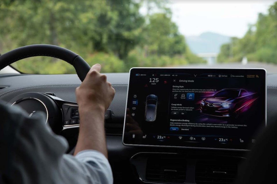 Chuyên gia ô tô châu Âu: VinFast có thể 'phá vỡ' mọi giới hạn