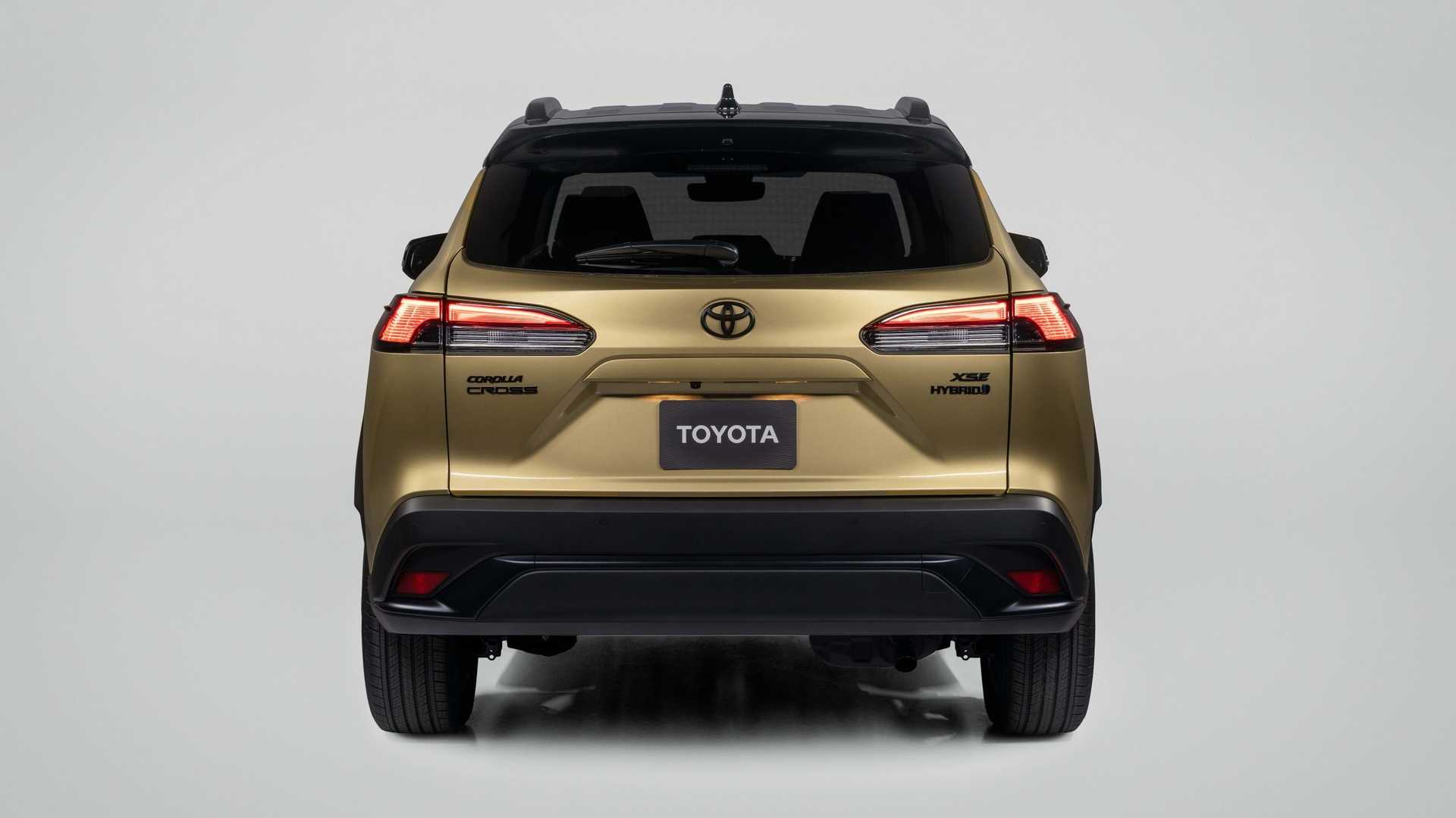 Cận cảnh Toyota Corolla Cross Hybrid 2023: Giá dự kiến 585 triệu, Honda HR-V 'thua đau' về trang bị