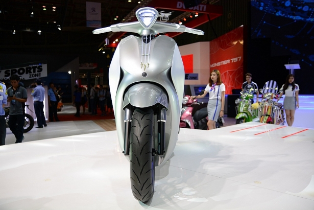 Yamaha Glorious từng khiến kh&aacute;ch Việt 'đi&ecirc;n đảo' bất ngờ lộ diện, thiết kế đẹp kh&ocirc;ng k&eacute;m Honda SH