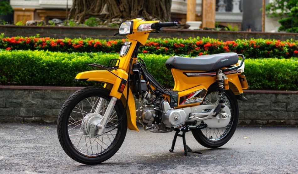Honda Dream II độ đồ chơi khủng tại Việt Nam  VnExpress