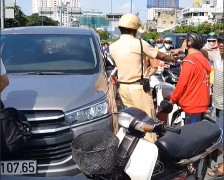 Toyota Innova tai nạn