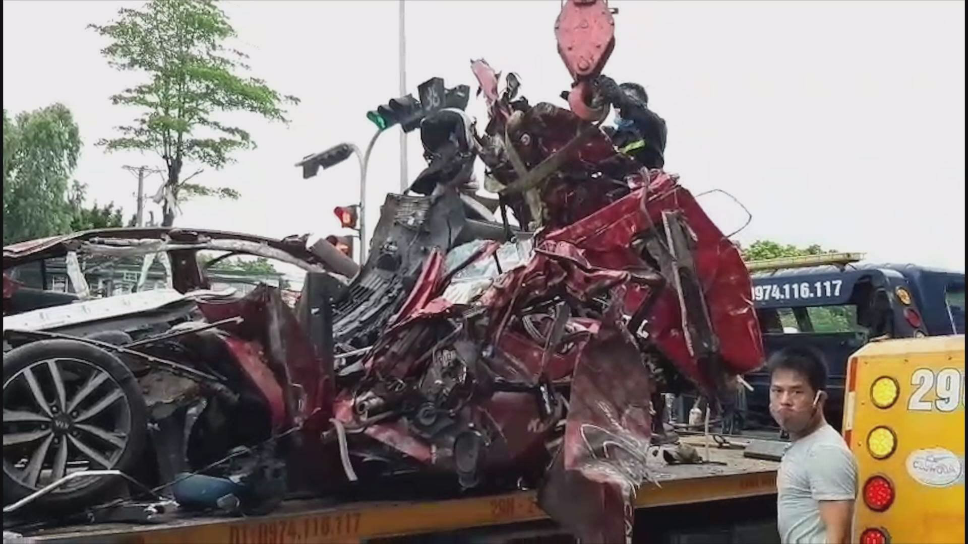 Toyota Innova tai nạn
