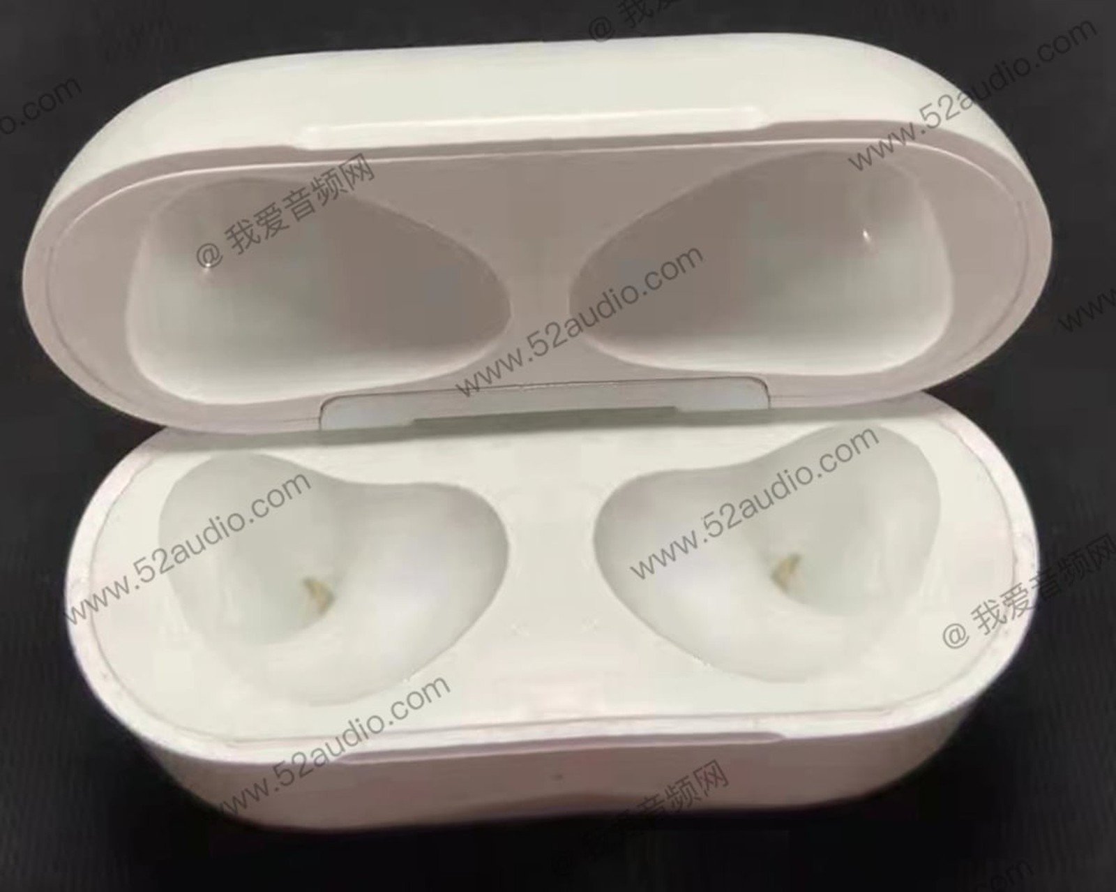 5390038_airpods-3-4