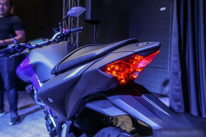 ‘Cao thủ bóng đêm’ Yamaha MT-25 ra mắt, càn quét cực mạnh Honda CB250R ảnh 3