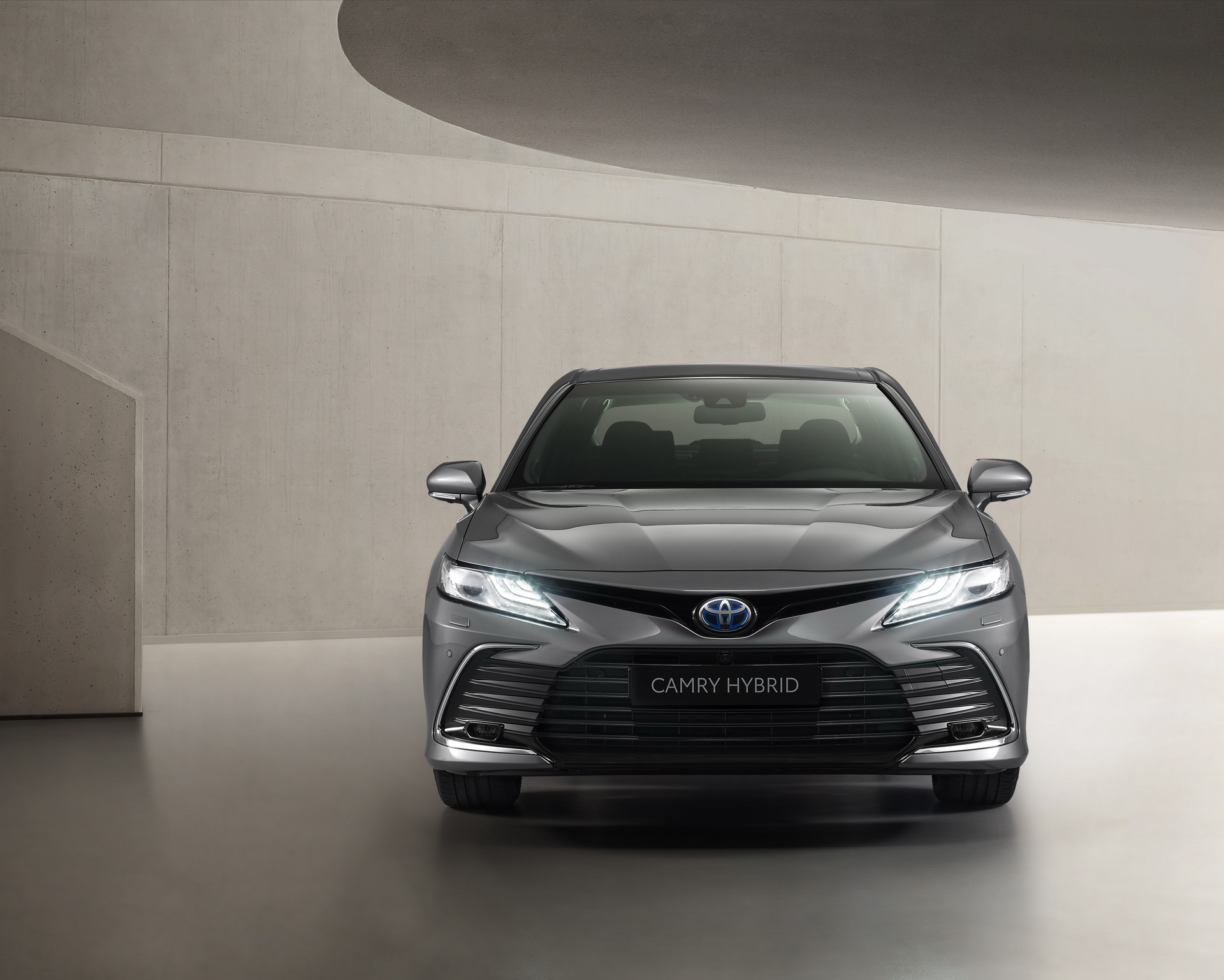 Toyota Camry Hybrid 2021 chính thức trình làng: Thiết kế đẳng cấp, trang bị siêu đỉnh cao ảnh 1