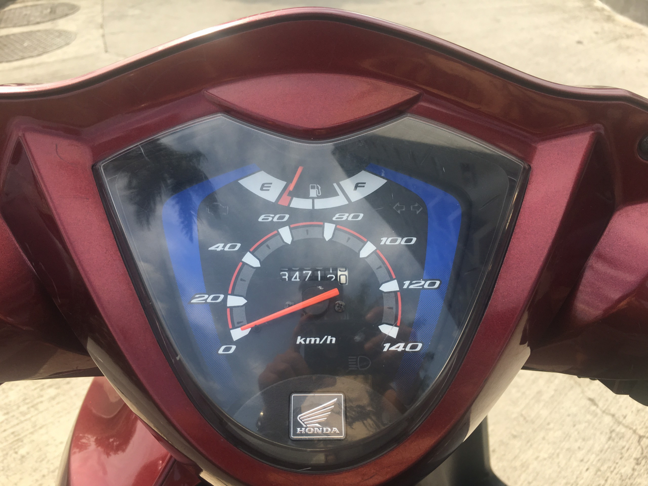 Ph&aacute;t sốt với Honda Vision gi&aacute; chỉ 14 triệu, thiết kế long lanh như &lsquo;đ&agrave;n anh&rsquo; Honda SH ảnh 2