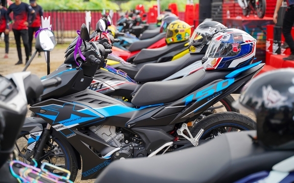 Honda Winner X đ&atilde; chinh phục kh&aacute;ch Việt thế n&agrave;o trước sự &lsquo;c&ocirc;ng ph&aacute;&rsquo; cực gắt của Yamaha Exciter? ảnh 2