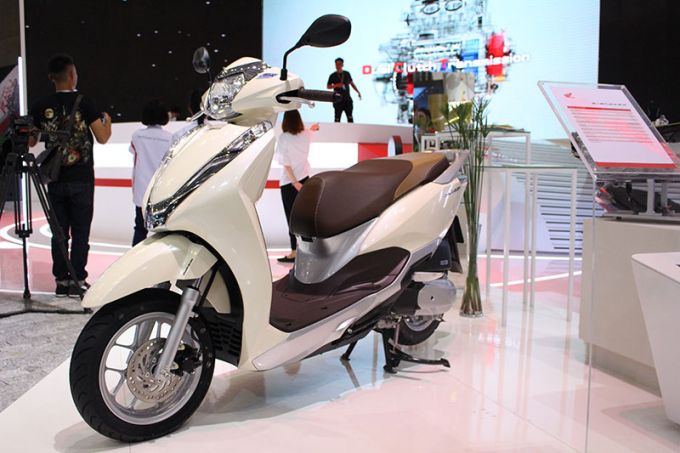 Đầu th&aacute;ng 12, Honda Lead g&acirc;y &lsquo;cho&aacute;ng&rsquo; với gi&aacute; kỷ lục, quyết &lsquo;đấu đ&aacute;&rsquo; đ&agrave;n em Honda Vision, Air Blade ảnh 3