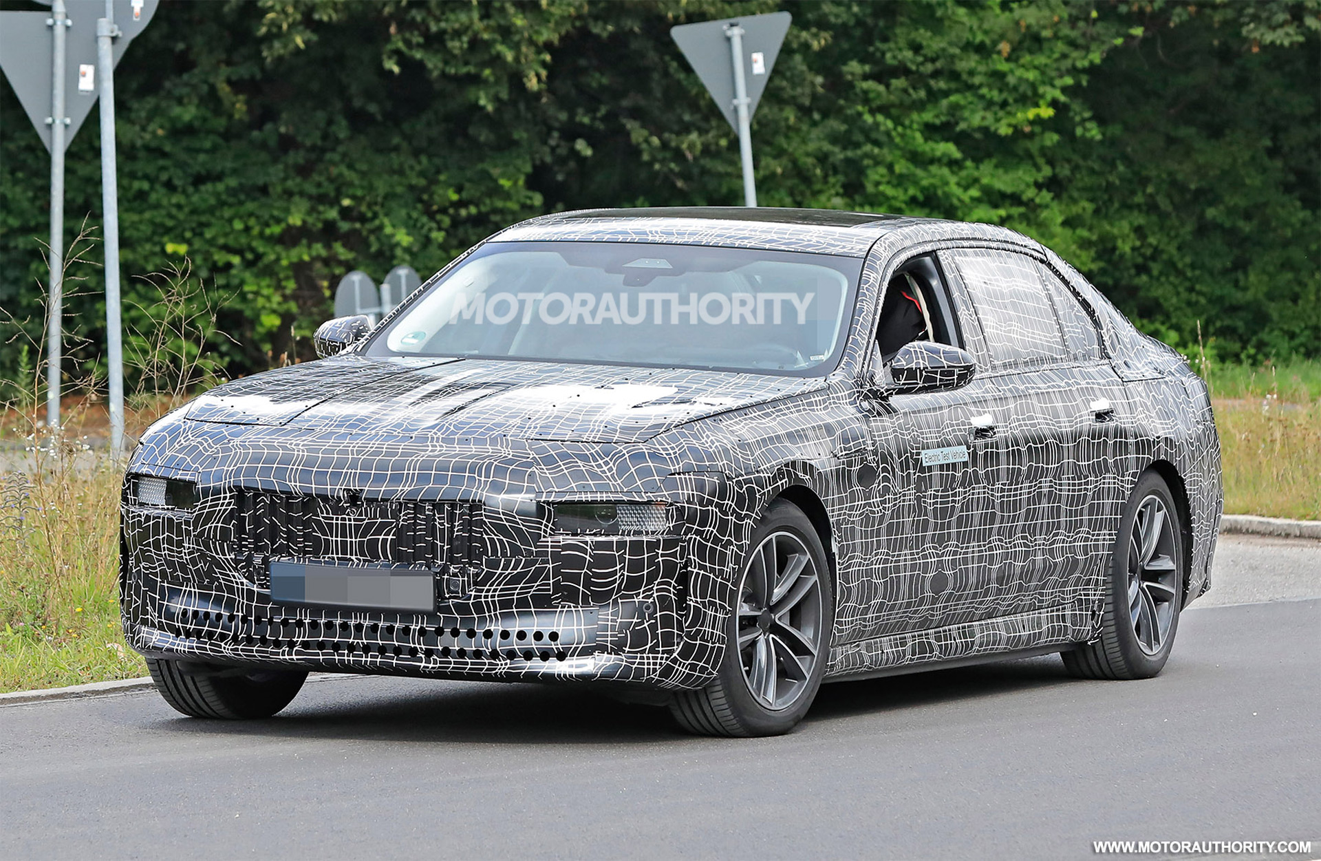Xế khủng BMW lộ ảnh thiết kế ‘hao hao’ VinFast Lux A2.0, động cơ siêu khủng ‘chọi’ Audi, Mercedes ảnh 2