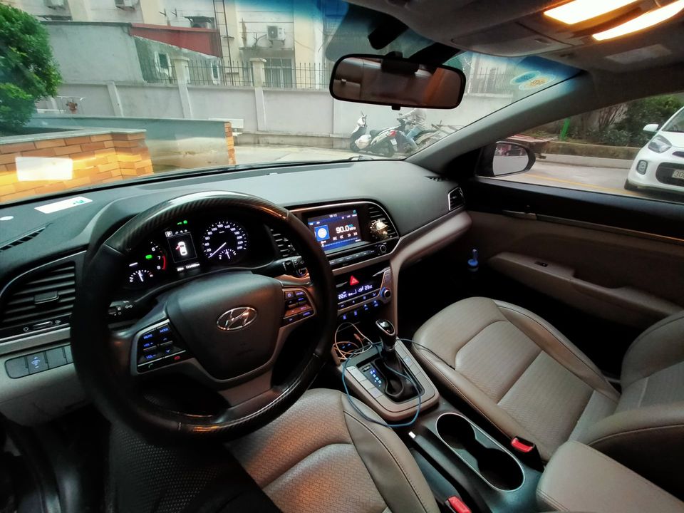 Hyundai Elantra bất ngờ giảm sốc cả trăm triệu: Đẹp như ‘gái 16’, nội thất 'ngon' miễn chê ảnh 3