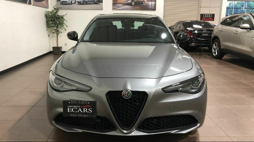 Siêu xe Alfa Romeo mới chạy được 1 năm bán lại chỉ còn bằng giá Toyota Camry 2020