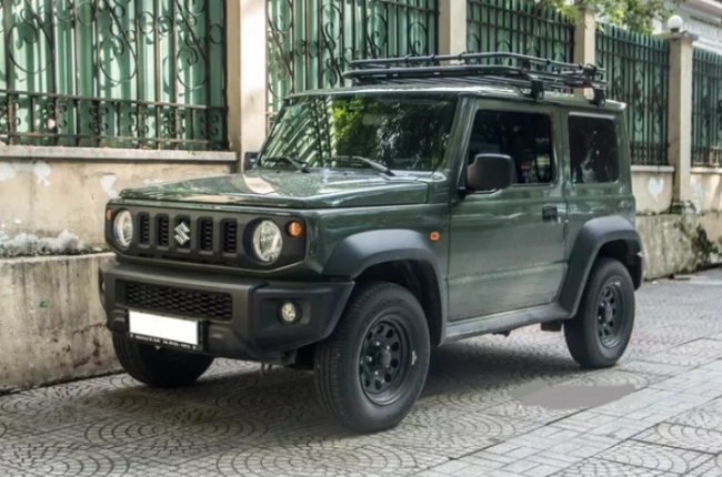 &Ocirc;ng Đặng L&ecirc; Nguy&ecirc;n Vũ mua chiếc xe Suzuki lọt thỏm giữa bộ sưu tập &ocirc; t&ocirc; trăm tỷ