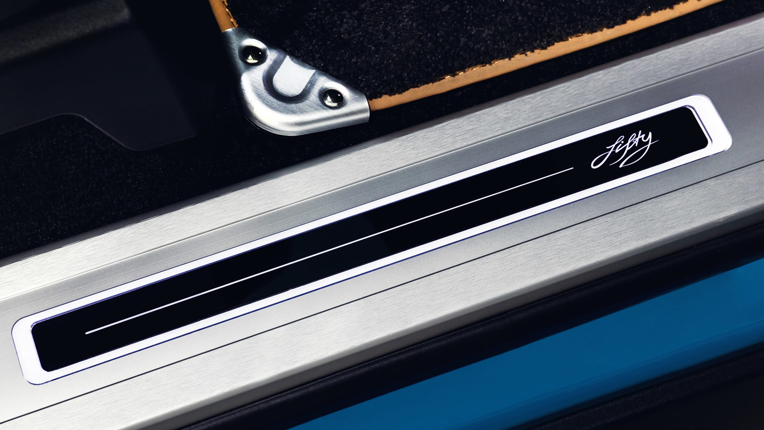 Range Rover tung bản đặc biệt kỷ niệm 50 năm với m&agrave;u sơn si&ecirc;u hiếm, đại gia Việt n&agrave;o sẽ c&oacute; đầu ti&ecirc;n?