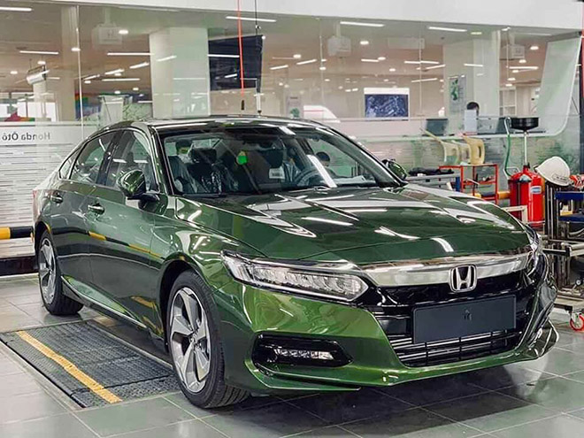 Honda Accord bất ngờ có phiên bản màu xanh rêu, giá bán mới khiến nhiều người bất ngờ